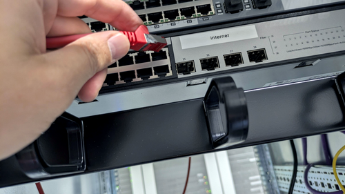 Serverschrank Internetkabel